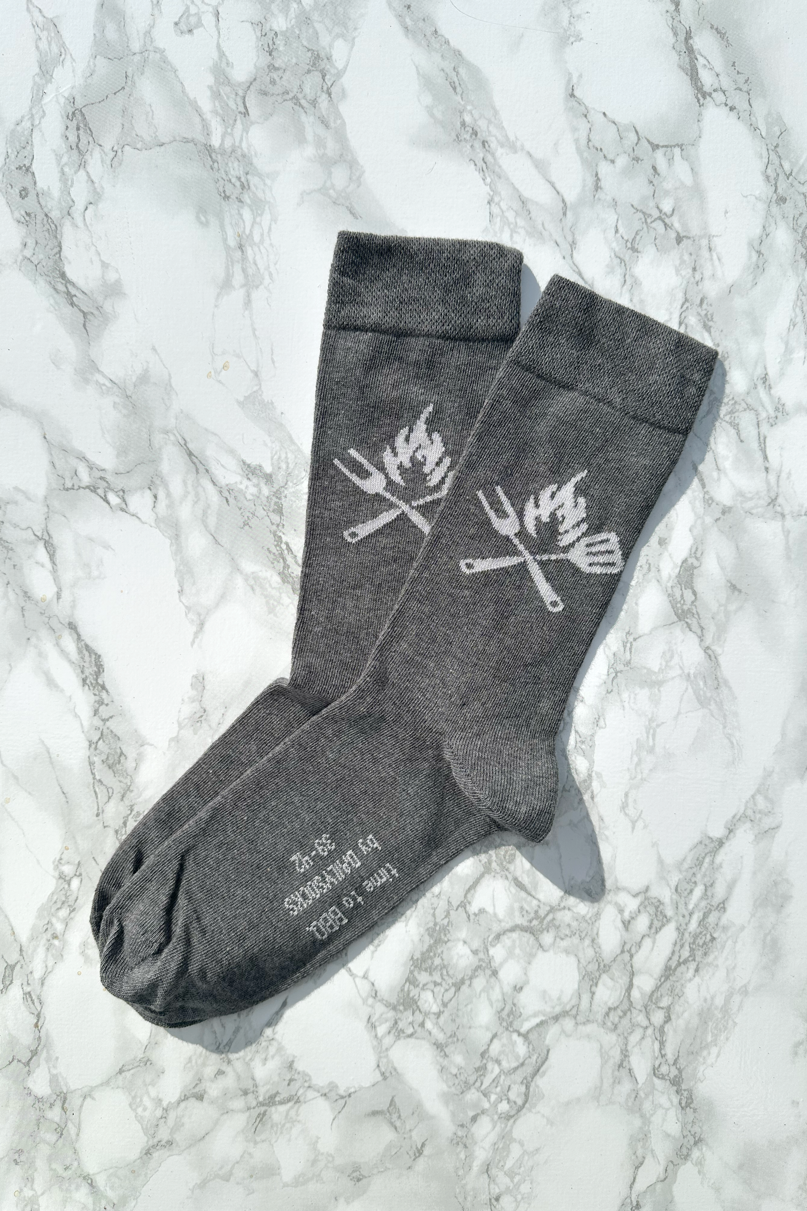 TIME TO BARBECUE - grau