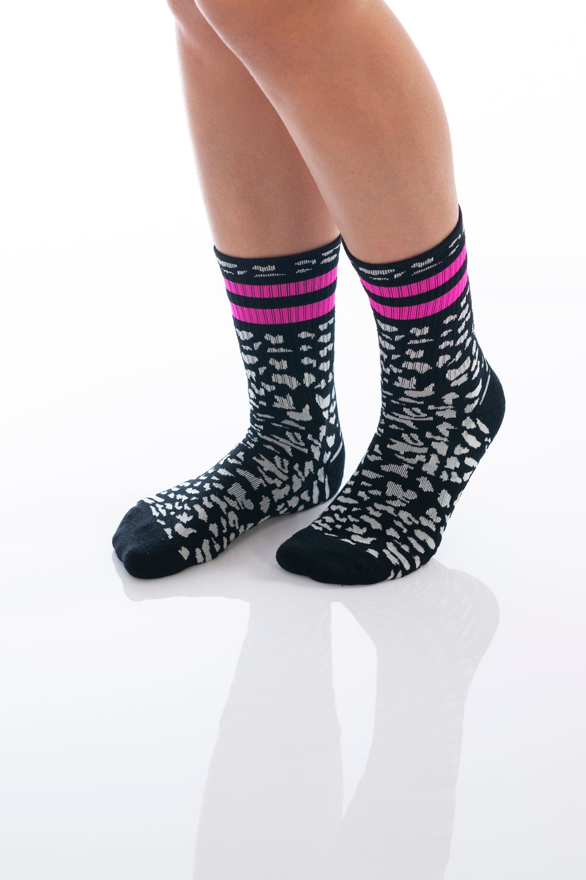 AMANDA 1.0 - schwarz/pink - dailysocks.berlin