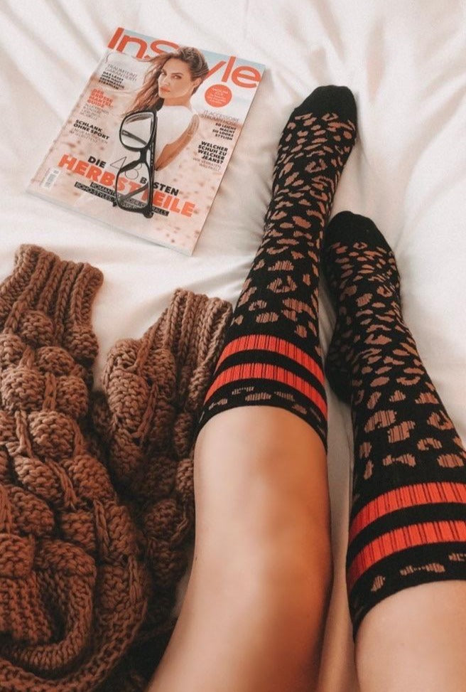 AMANDA 1.0 - schwarz/rot - dailysocks.berlin