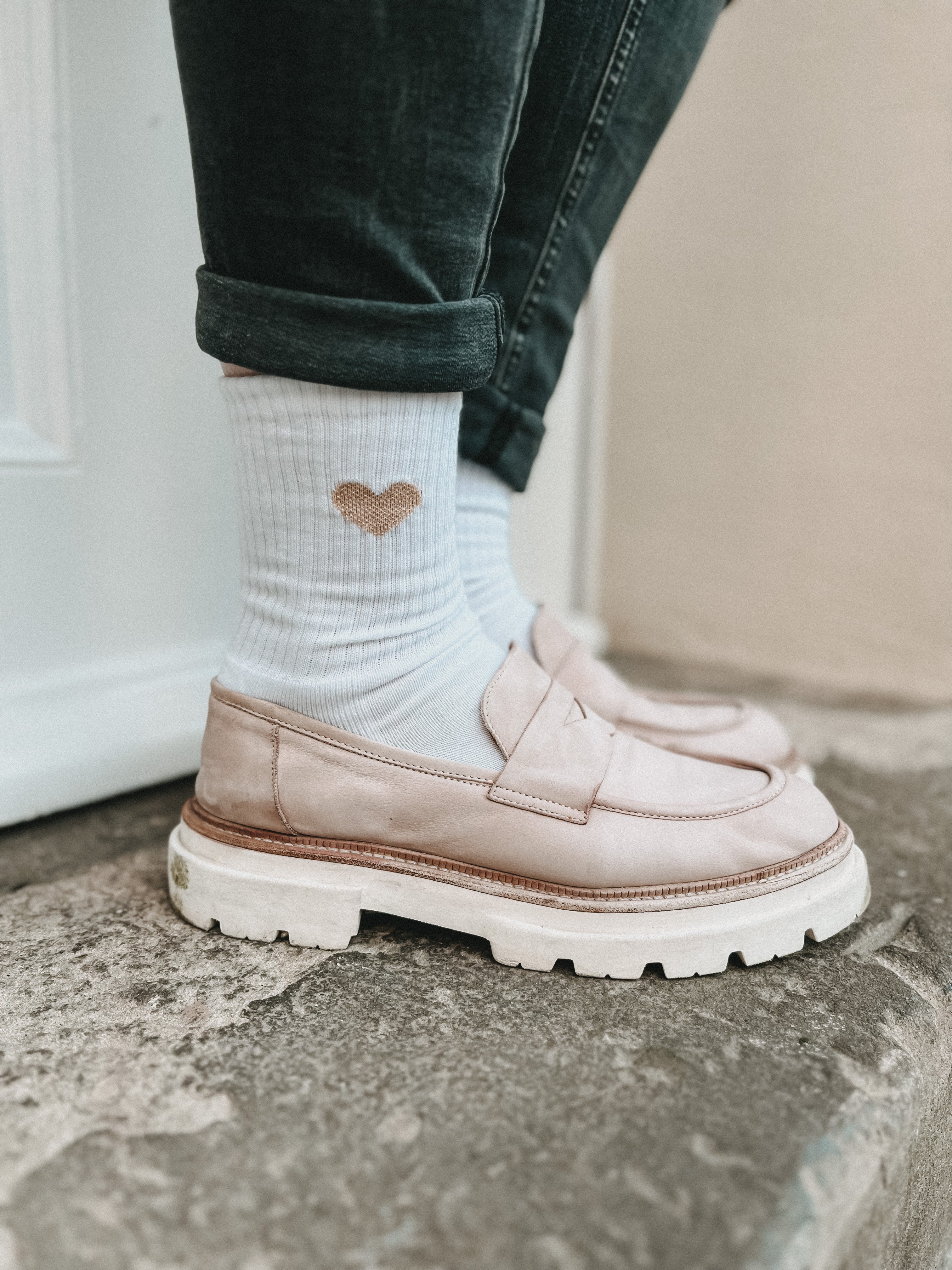 Tennissocke mit Motiv im Schuh präsentiert