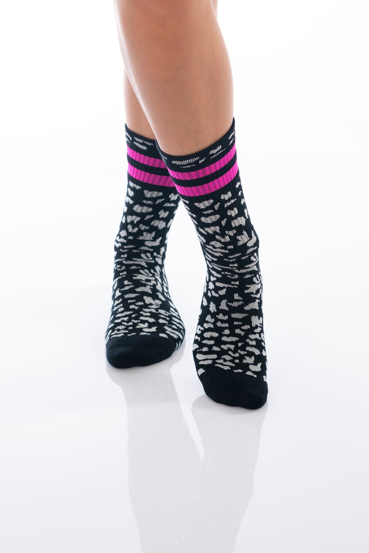AMANDA 1.0 - schwarz/pink - dailysocks.berlin